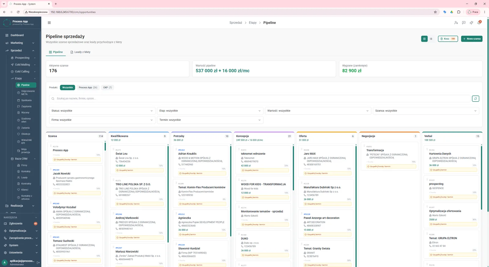 The Sales pipeline screen shows a kanban board with sales opportunities divided into stages, value summary tiles and a set of search filters.